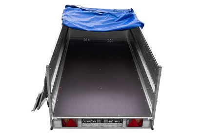 GARDEN TRAILER 264/2 KIPP Zweiachsanhänger mit Stützrad, Planenstützen, Bordwandaufsätzen und blauer Flachplane