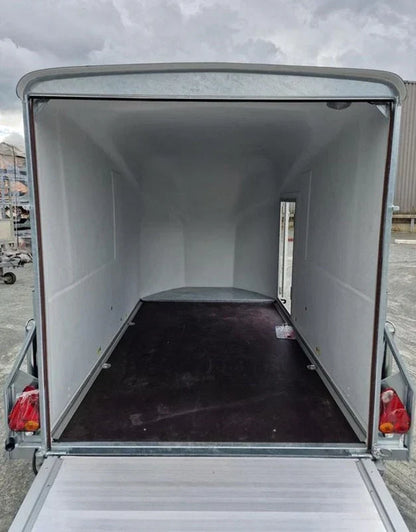 Pullman Debon 1300 blauer Frachtanhänger mit Aufhängung und Seitentür