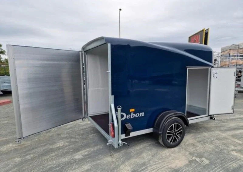 Pullman Debon 1300 blauer Frachtanhänger mit Aufhängung und Seitentür