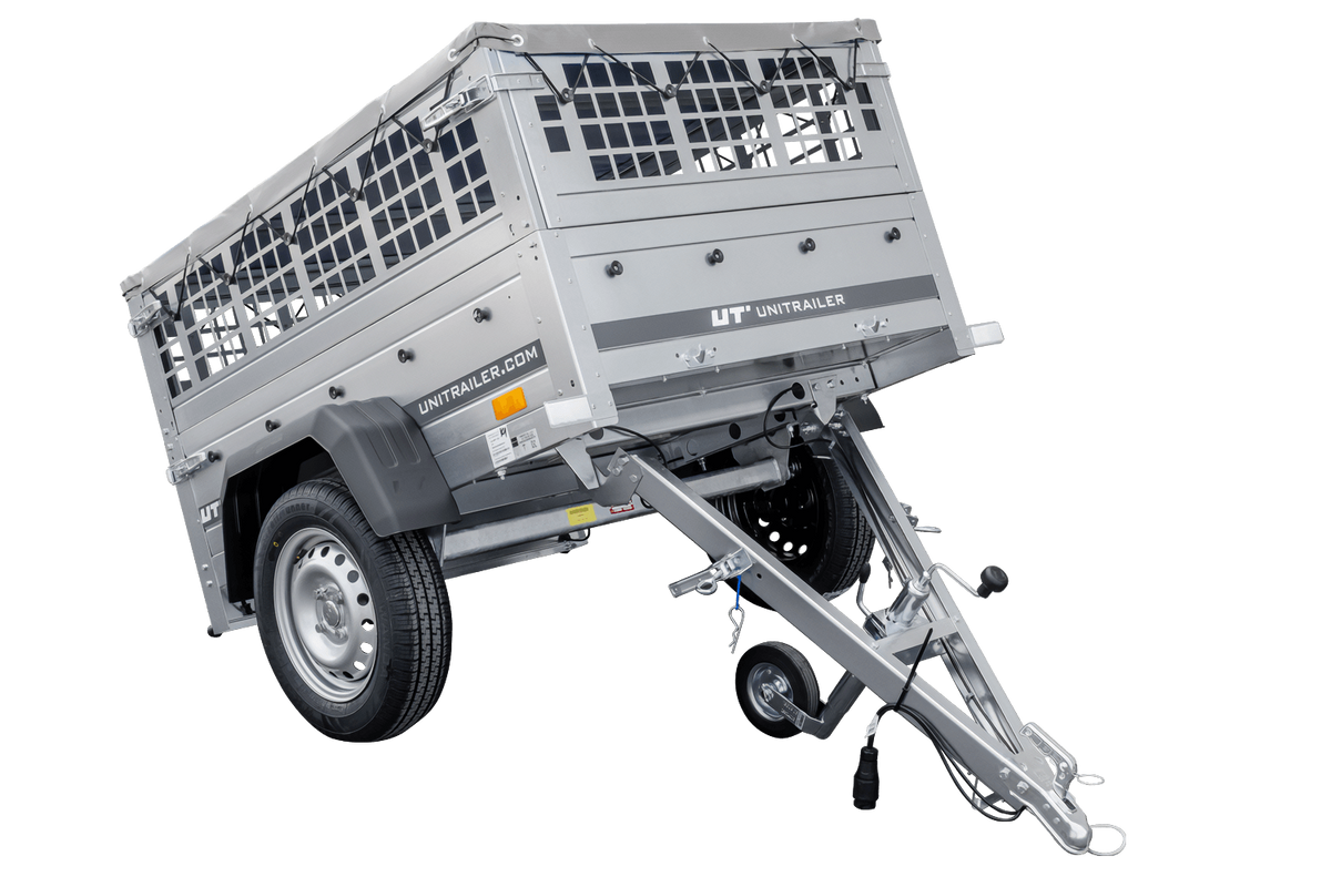Kleiner Anhänger Garden Trailer 150 KIPP mit grauer Flachplane und Stützrad